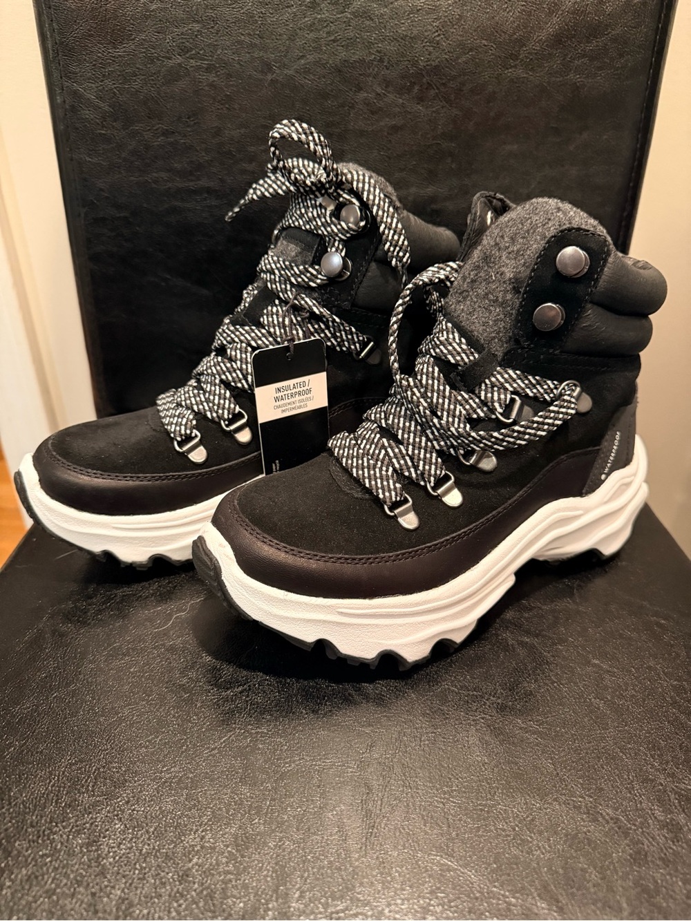 Sorel - Kinetic Breakthru Conquest Boot - Black/Sea Salt - size 5W - Brand New!